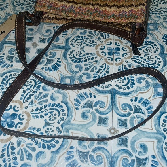 FOSSIL KEY PER multi zig zag straw woven shoulder bag with leather trim - Picture 12 of 13